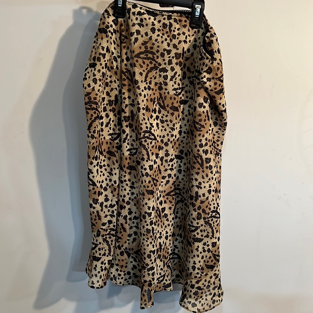 Leopard print midi skirt